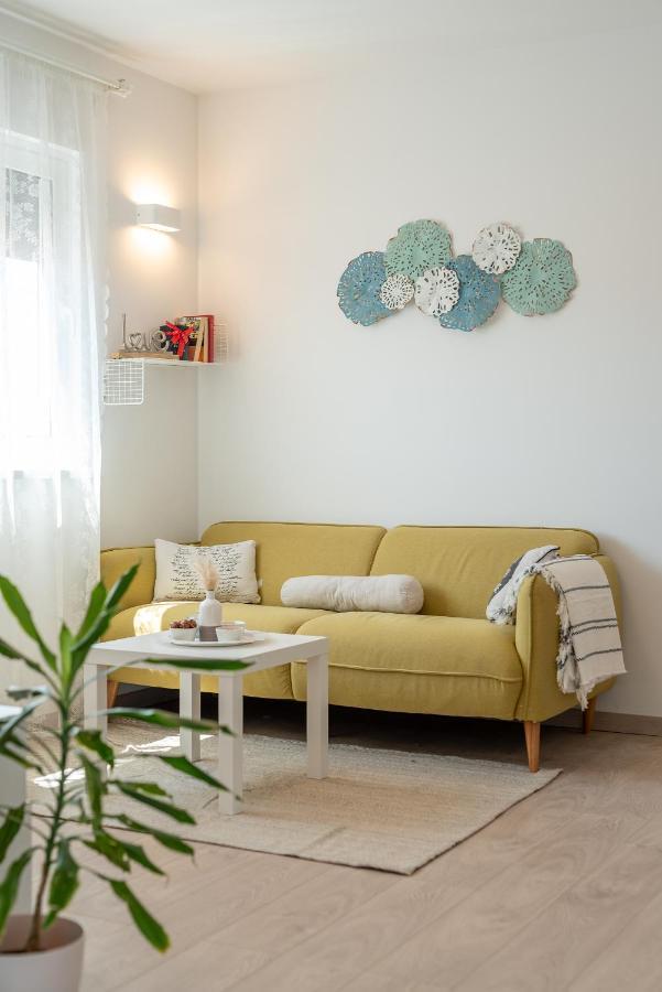 Ferienwohnung Apartman Lotos Trogir Exterior foto