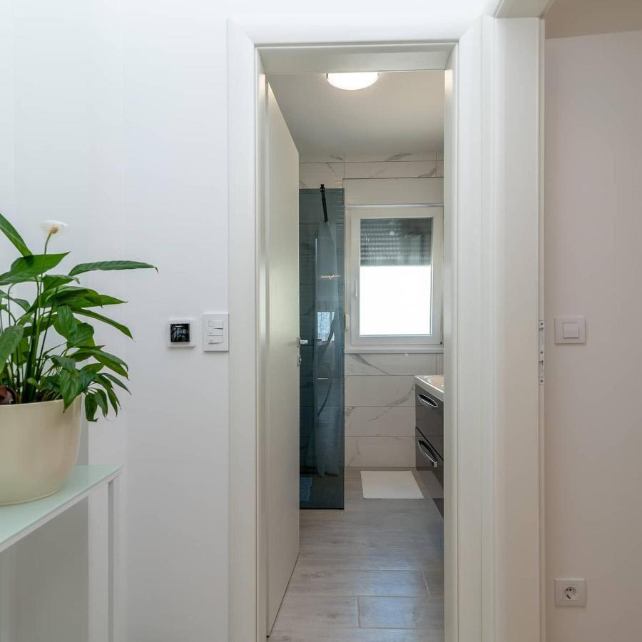 Ferienwohnung Apartman Lotos Trogir Exterior foto
