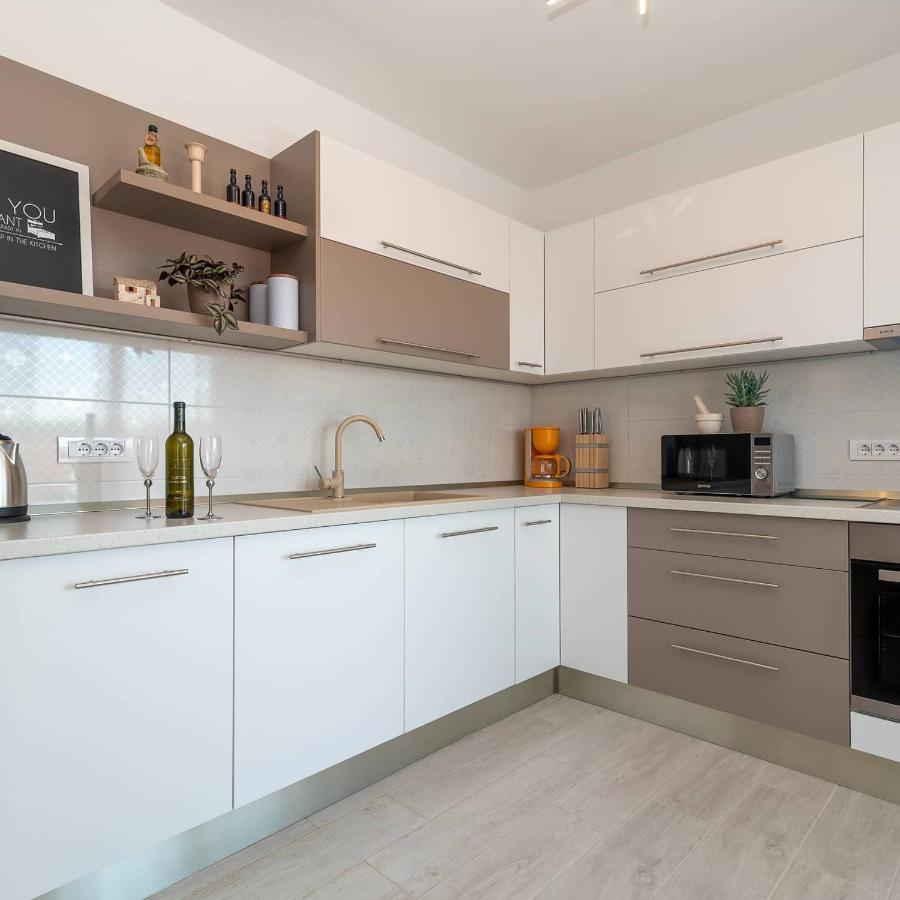 Ferienwohnung Apartman Lotos Trogir Exterior foto