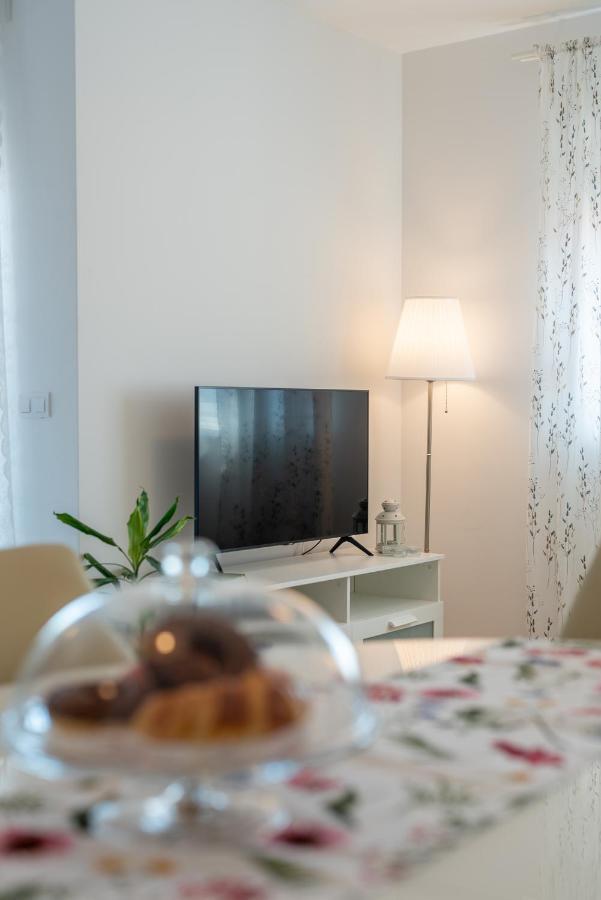 Ferienwohnung Apartman Lotos Trogir Exterior foto