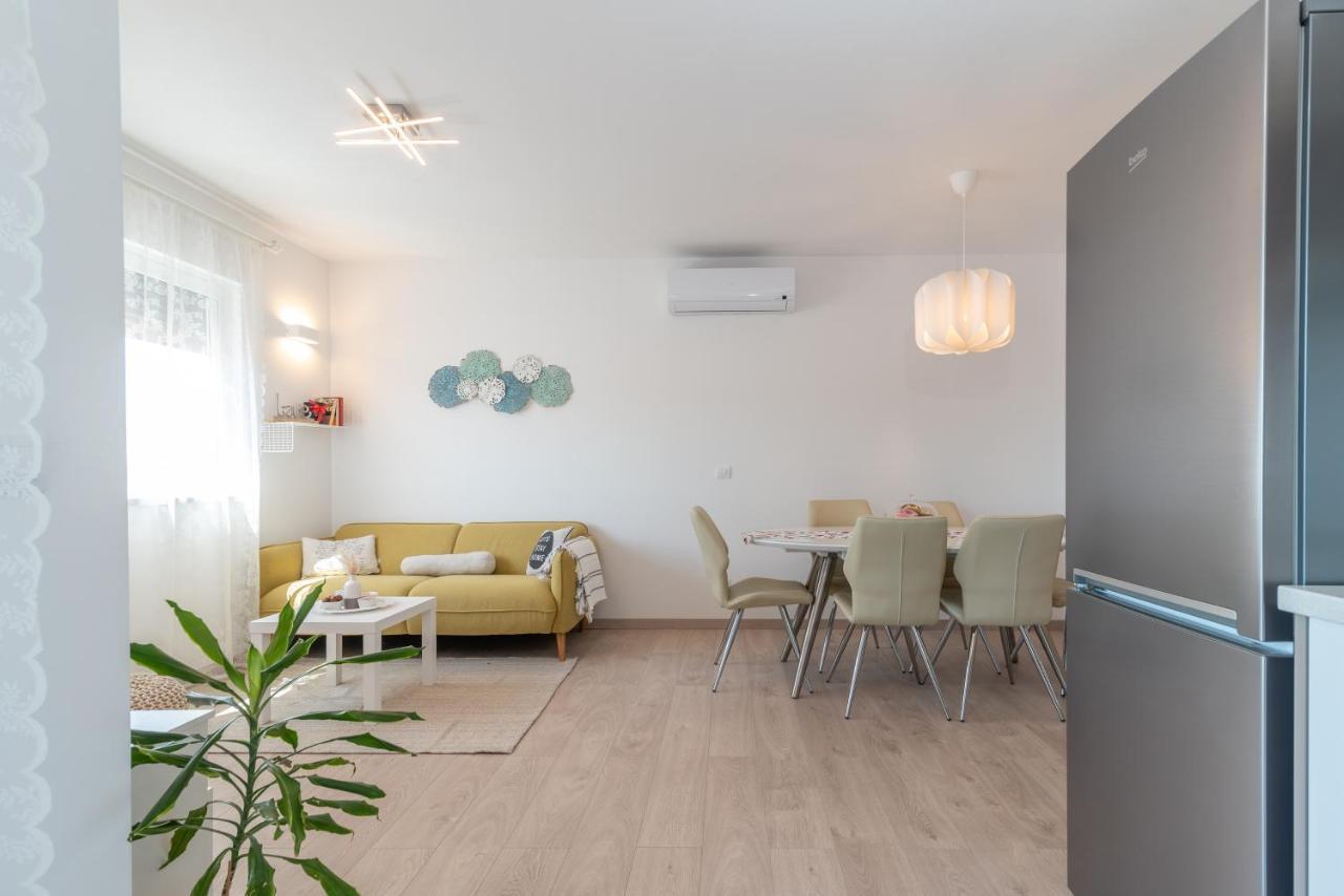 Ferienwohnung Apartman Lotos Trogir Exterior foto