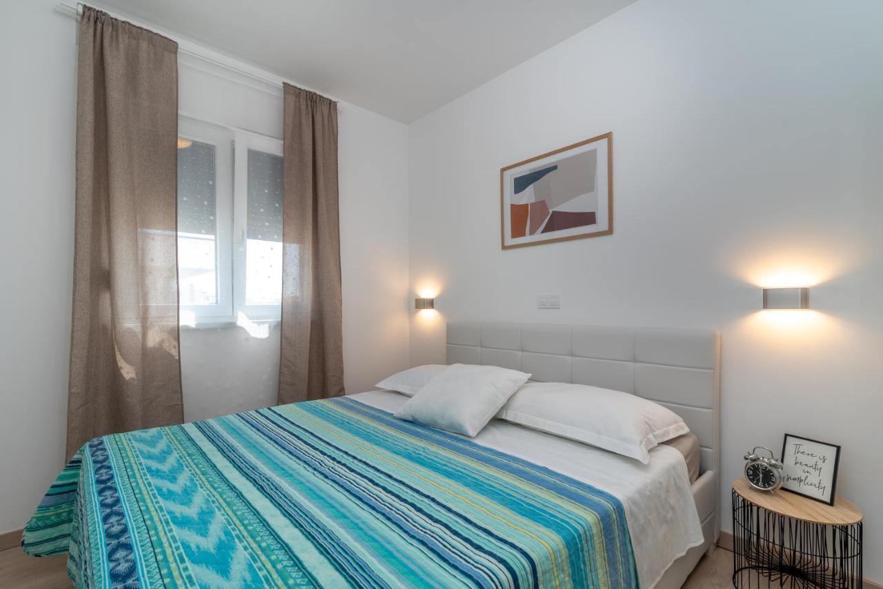 Ferienwohnung Apartman Lotos Trogir Exterior foto